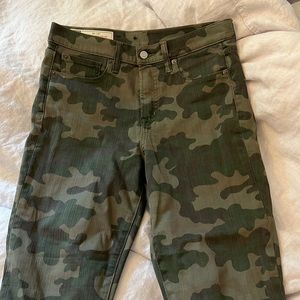 Gap high waisted true skinny ankle camo jeans size 29/8r